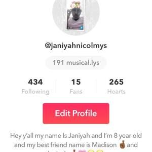 Meet your Posher, Janiyah